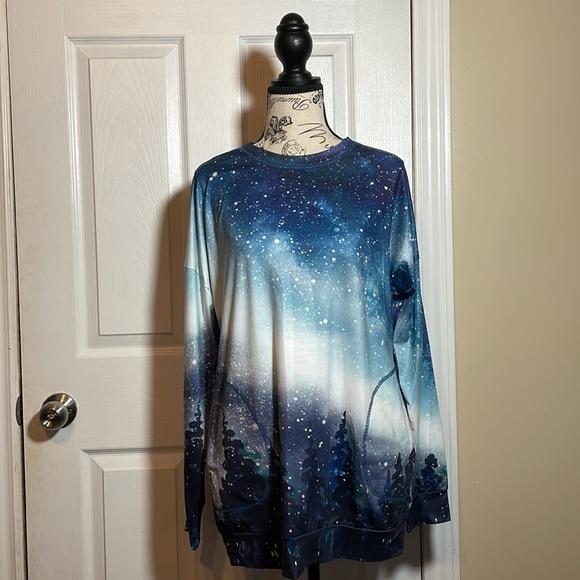 Beautiful long sleeve top with pockets. - Picture 1 of 4